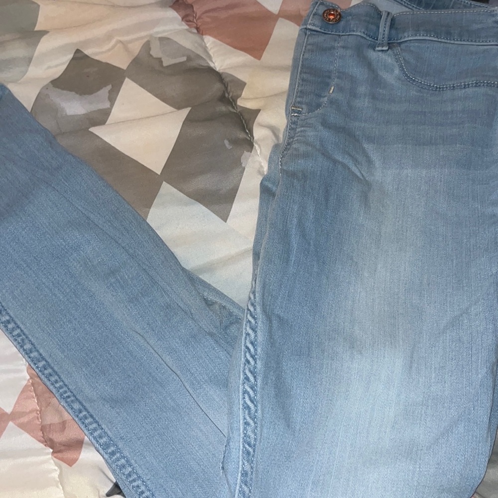 Skinny jegging jeans